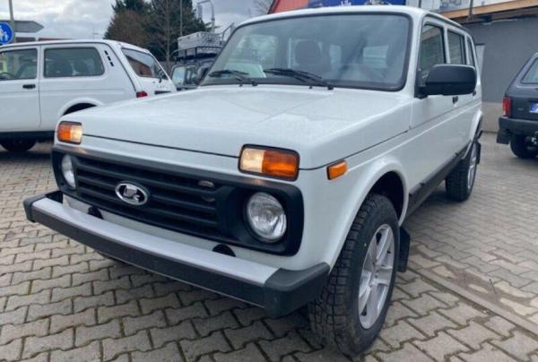 Японцы покупают Lada Niva за бешеные деньги